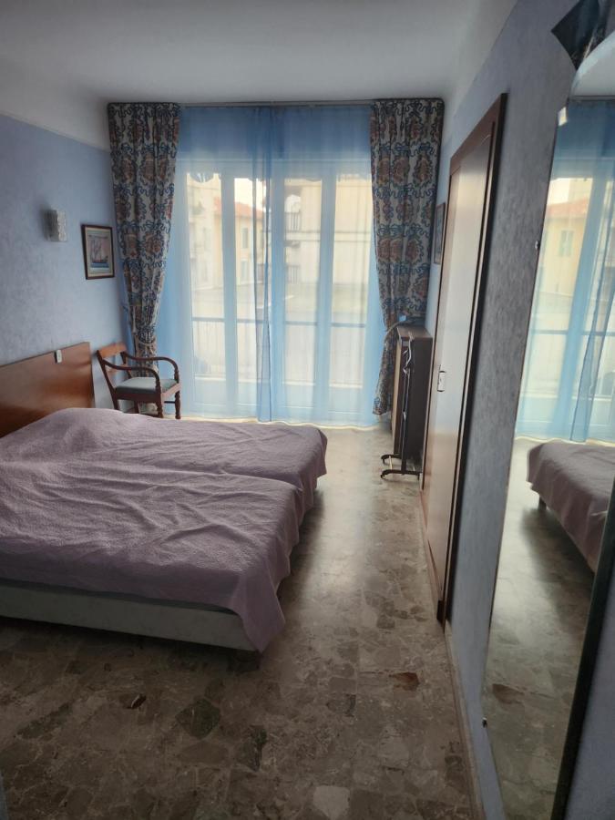 Big Apart 140M2 5Min Walk To Beach Sea &Promenade 3 Double Rooms,Big Living Room 42M2, 3 Showers,9 Beds, Free Parking Ница Екстериор снимка